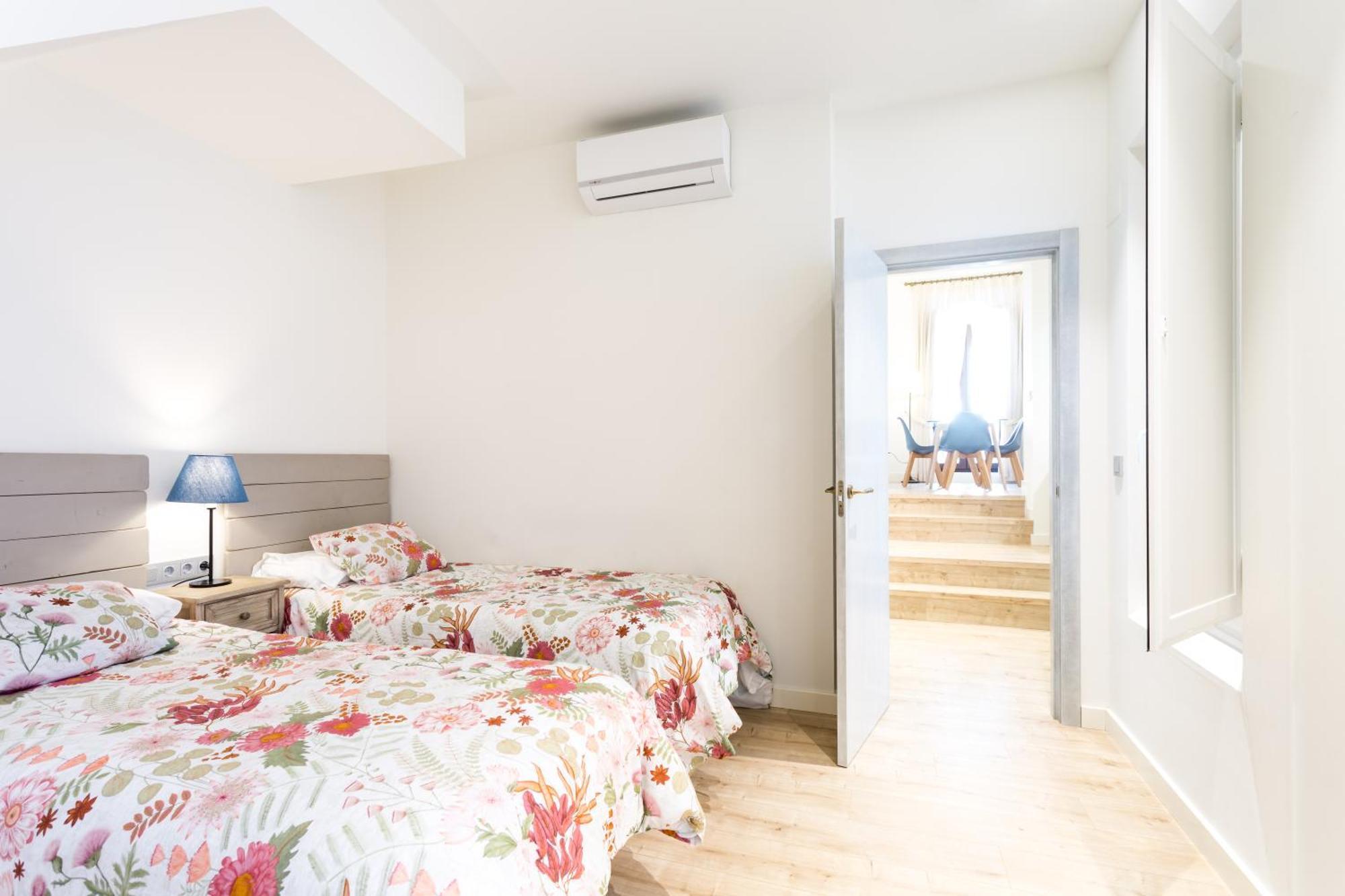 Apartamentos Lanza Seville Exterior photo
