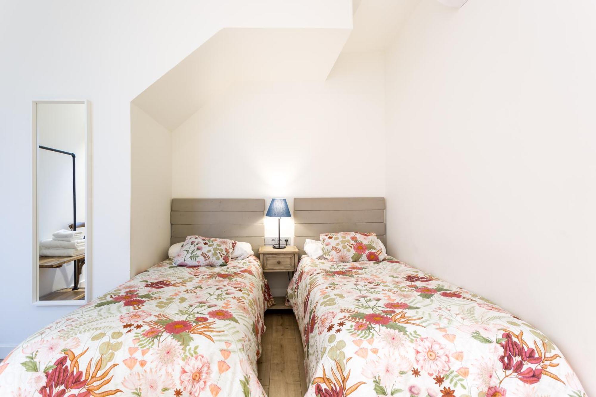 Apartamentos Lanza Seville Exterior photo